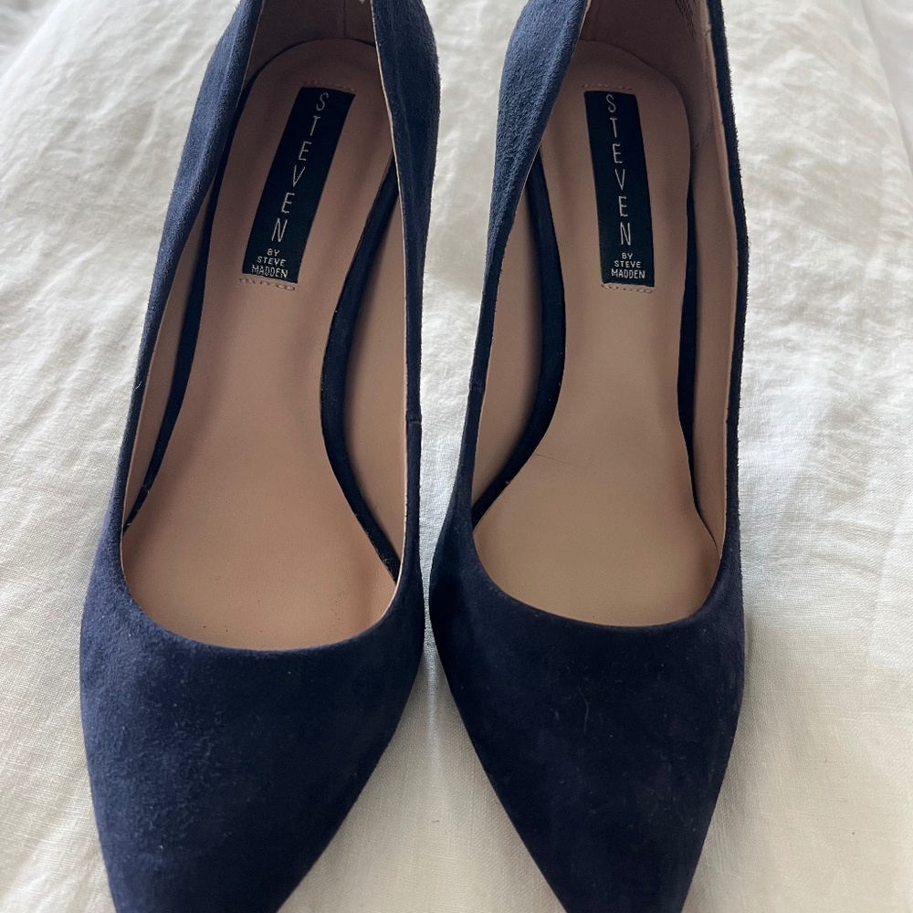 Steve Madden Classic Navy Suede Pump, Size 8